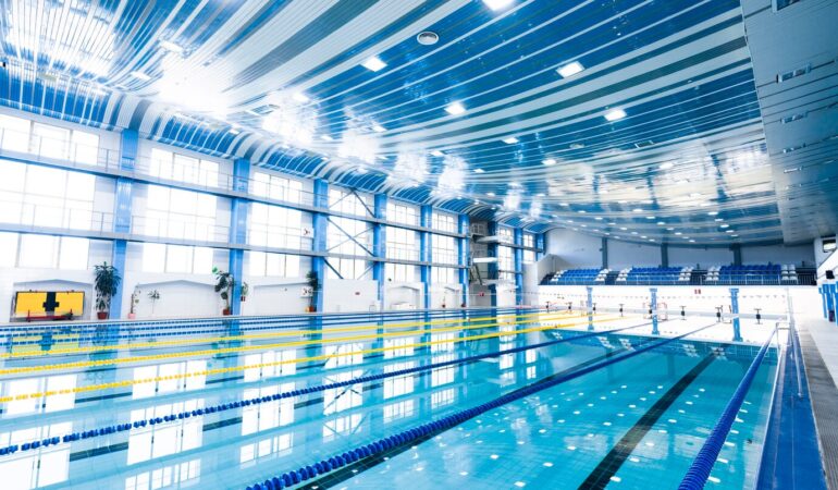 عزل مسابح مع جسر الرف